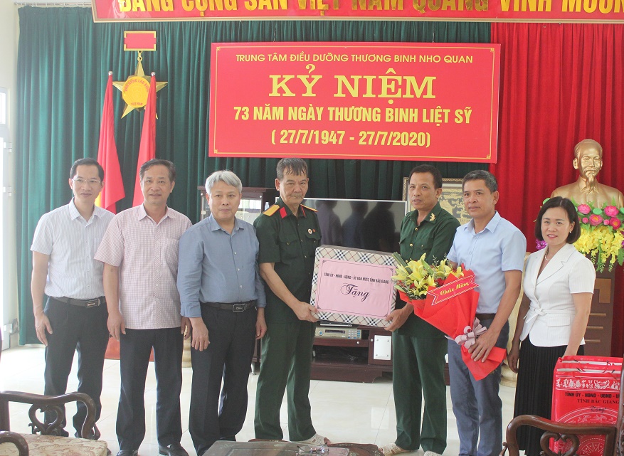 Đoàn công tác tỉnh Bắc Giang thăm, tặng quà các thương, bệnh binh tại tỉnh Ninh Bình và Hà Nam